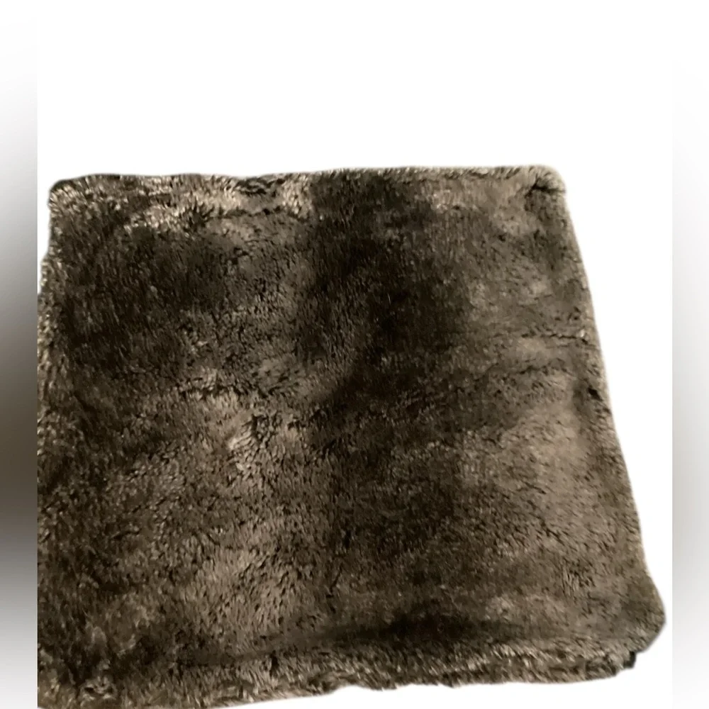 LUXE FAUX FUR PILLOW COVER